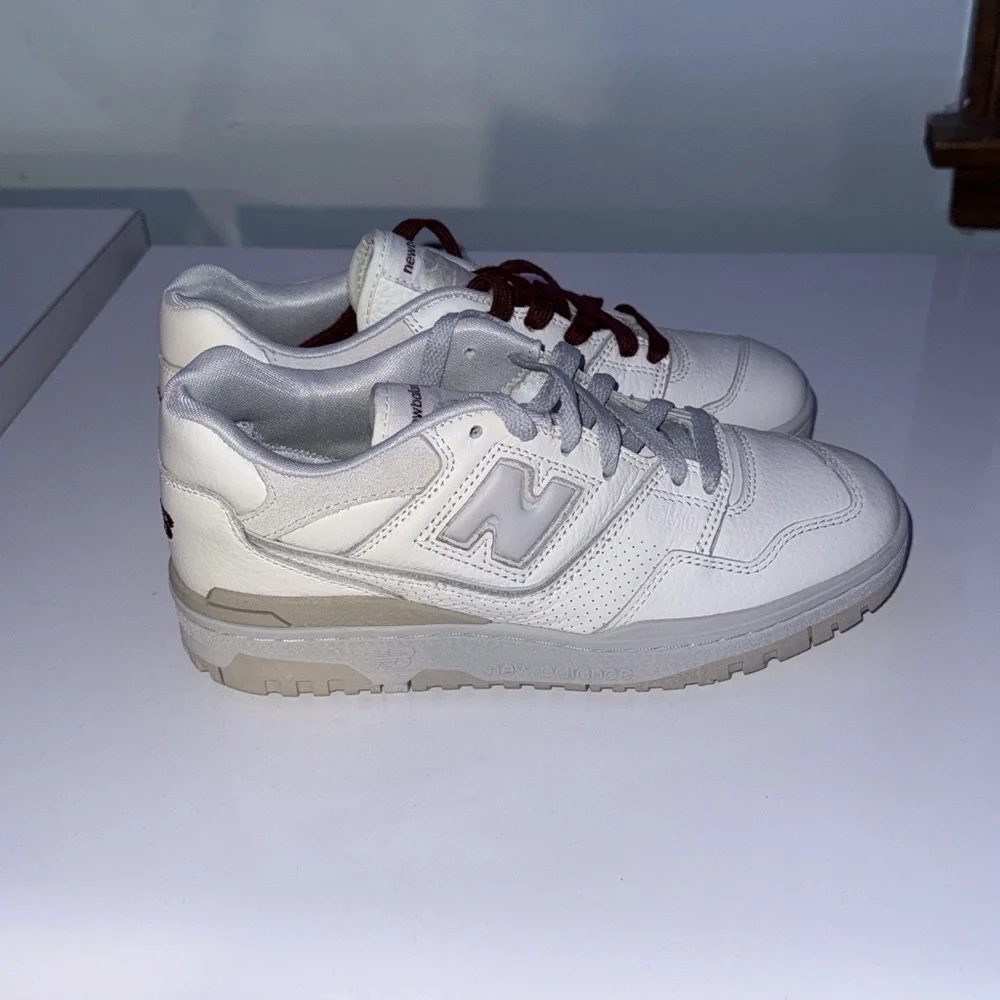 NEW BALANCE Shoes - Picture 1 of 5